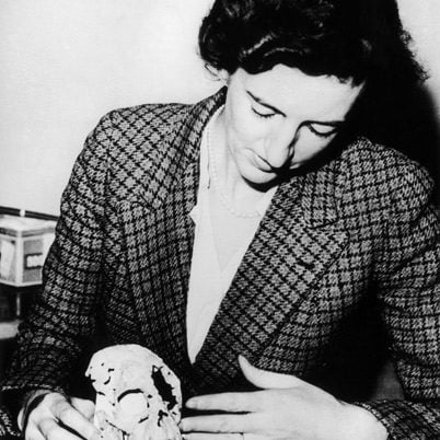 Mary Leakey with proconsul in 1948.