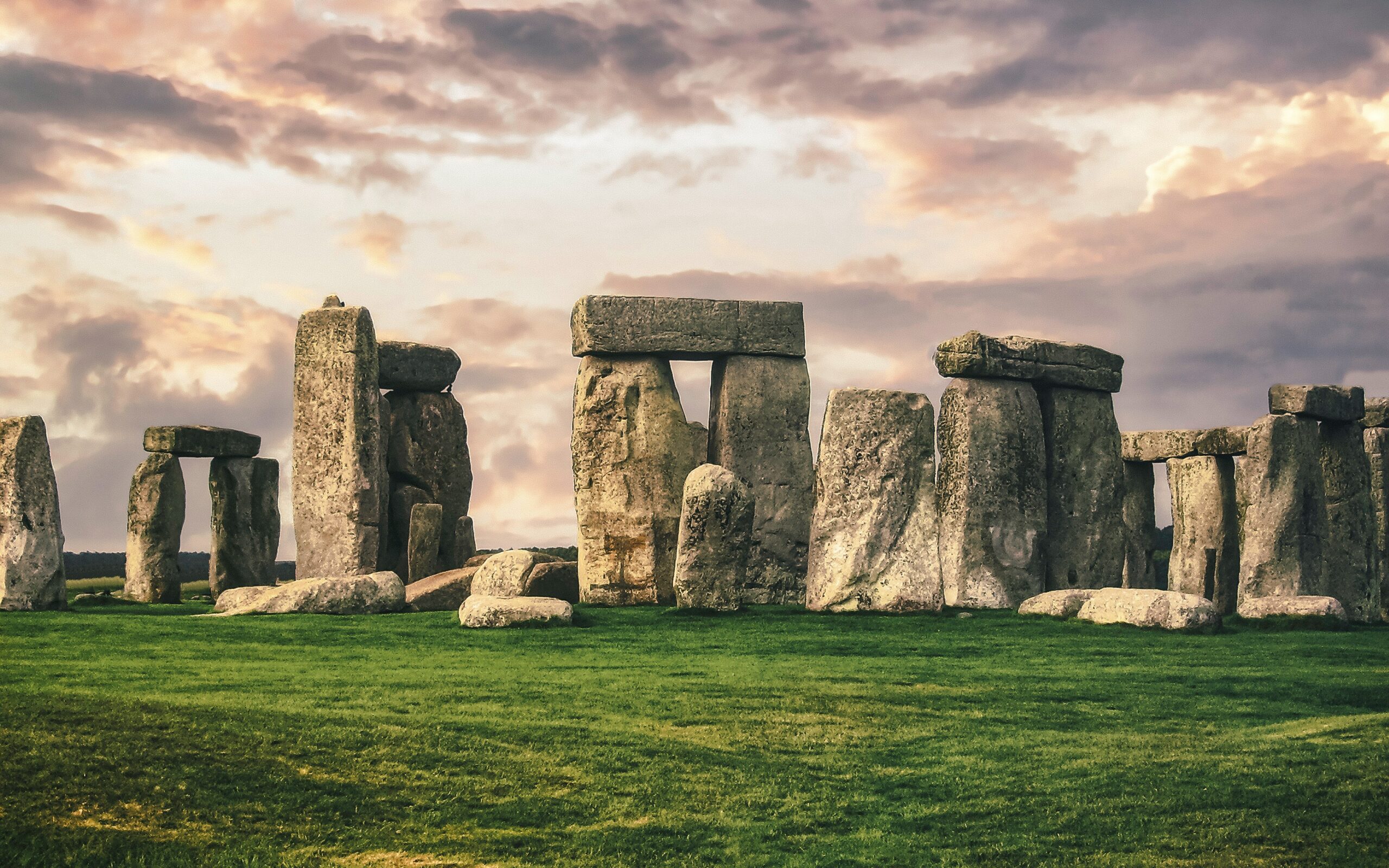 Stonehenge stone circle monument under a cloudy sky.